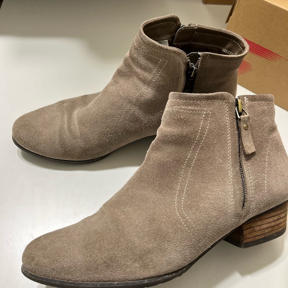 Blondo INGRID Beige/Sand Suede Ankle Boots
